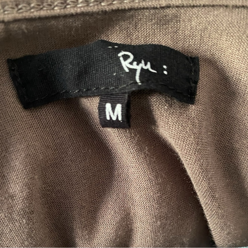 Ryu Brown Fabric Detail - Picture 3 of 4